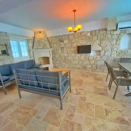 Gk House Villa *